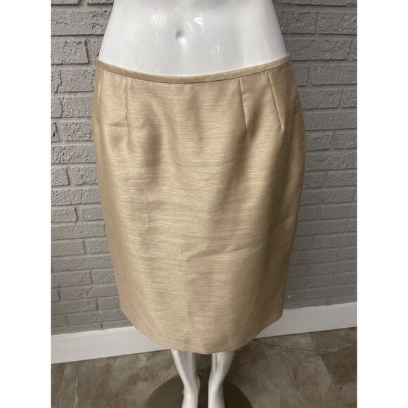 Le Suit Petite Women Champagne Beaded Embroidered 2 Piece Skirt Suit Size 10P - Picture 3 of 13